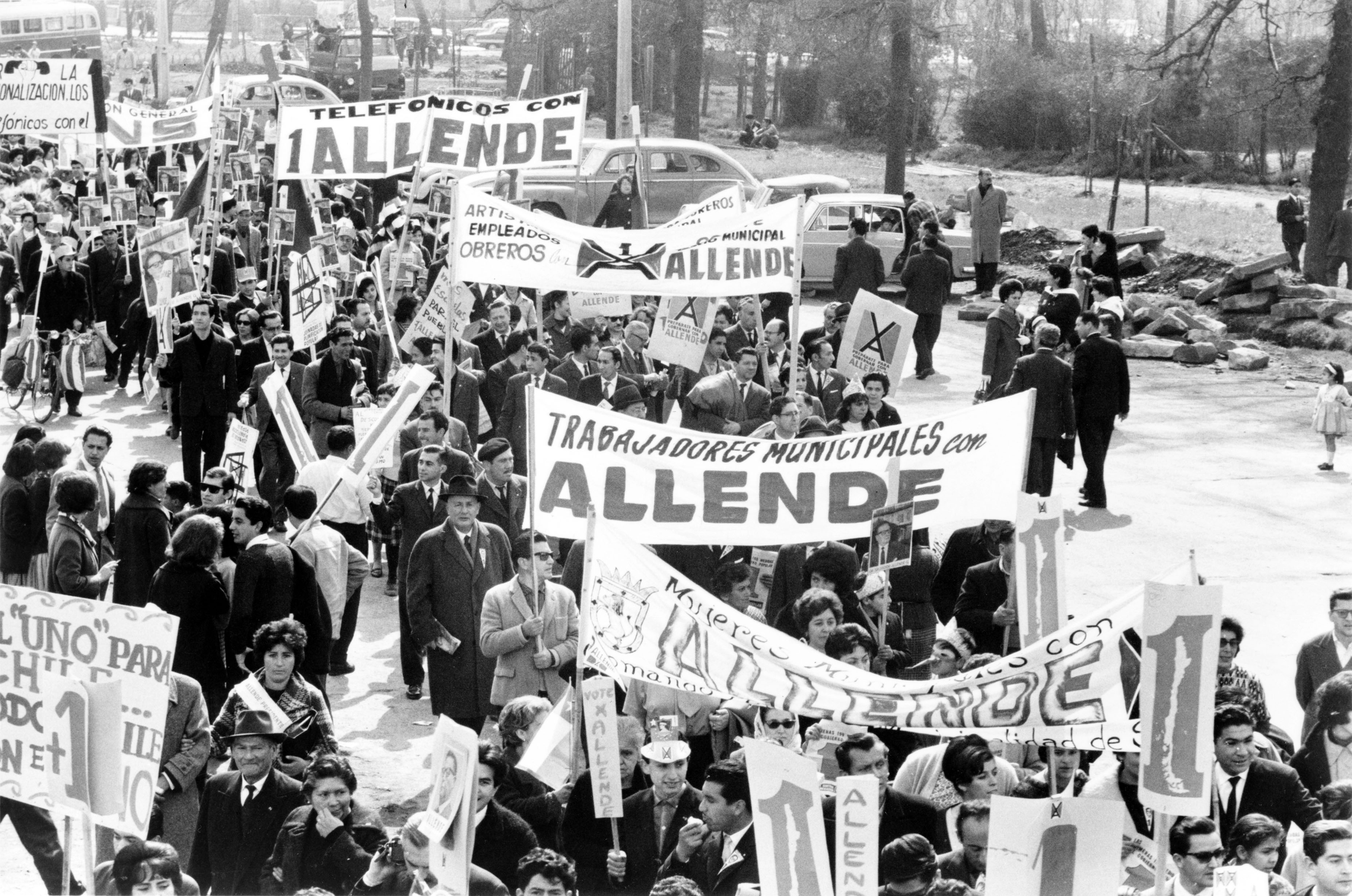 Chile Allende 1973 Crowd